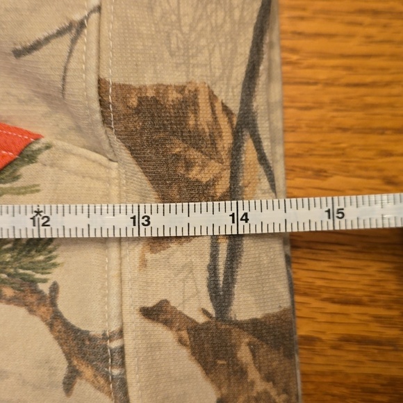 Realtree Pink and Cream Camo Sweatshirt with Color Blocked Sleeves LOT F - Picture 7 of 8